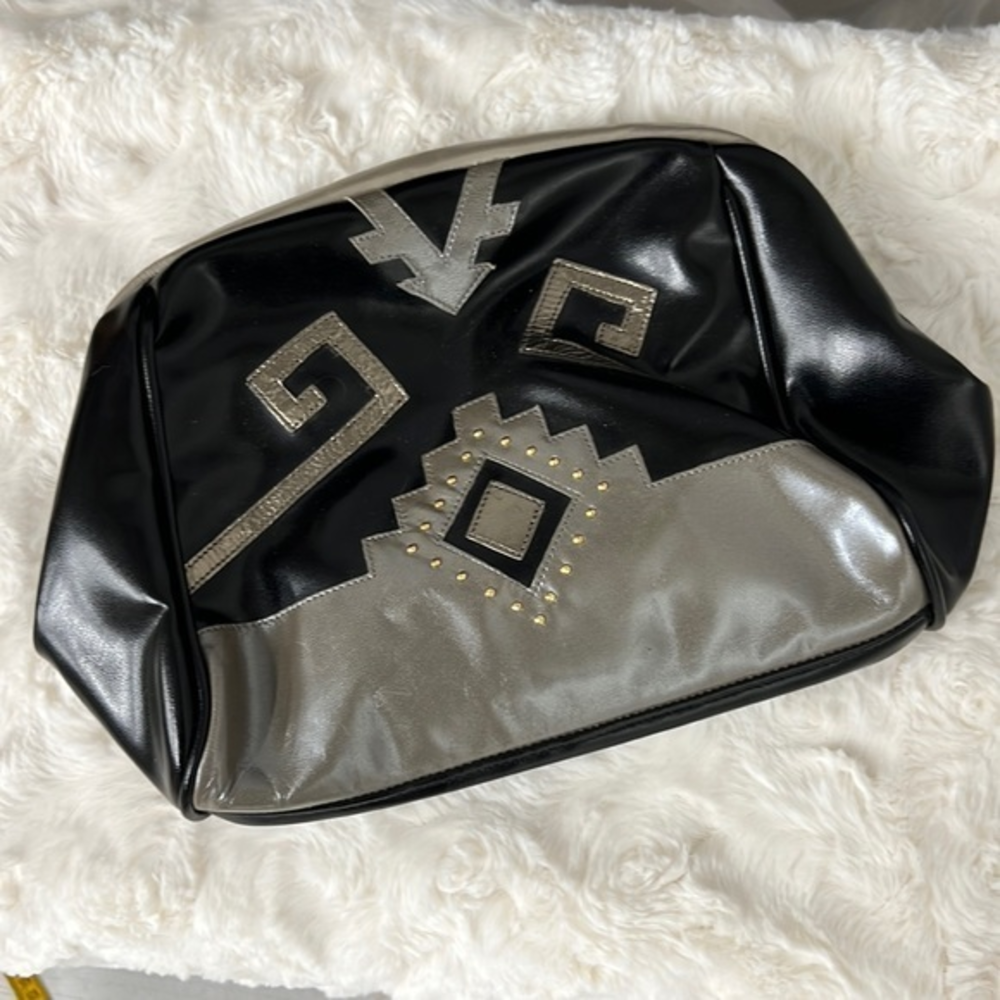 Vintage 80’s vegan‎ Clam Shell Clutch/Crossbody purse